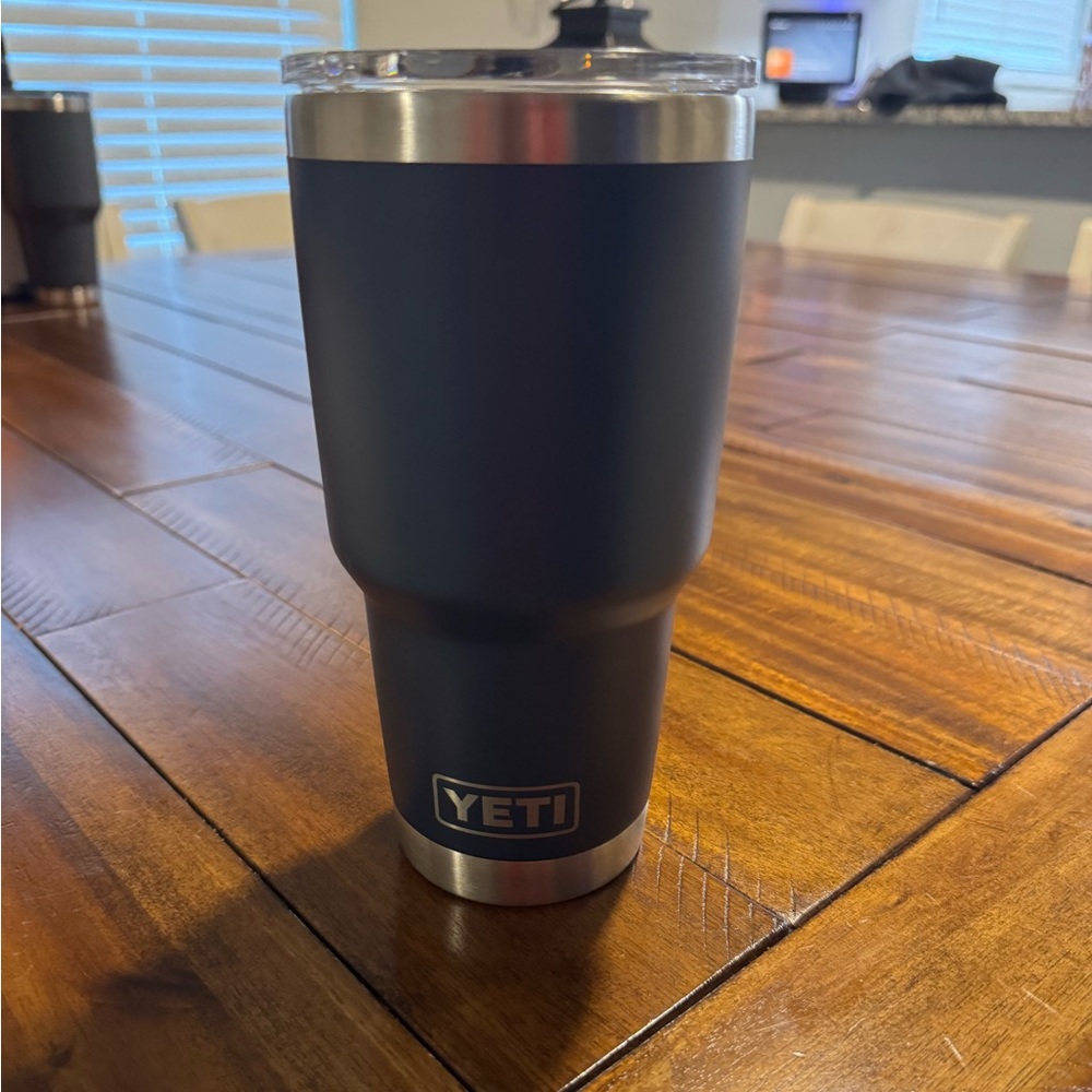 Yeti 30 oz Tumbler with Mag Safe Lid Navy